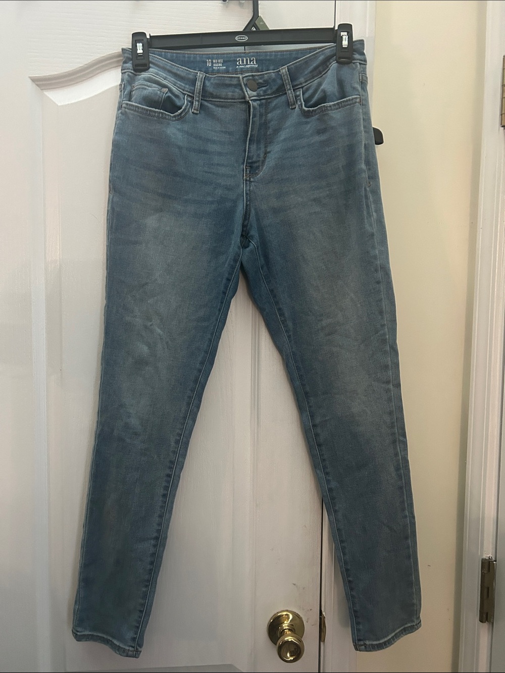 a.n.a Women's Light Wash Skinny Jeans